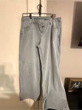HALARA Light Wash Wide-Leg Jeans
